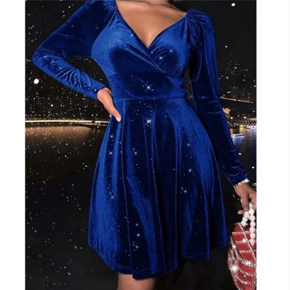 Luxe Surplice Long Sleeve Party Evening Velvet Dress - Picture 4 of 10